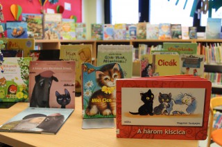Kihelyezett könyvajánló a gyermekkönyvtárban
