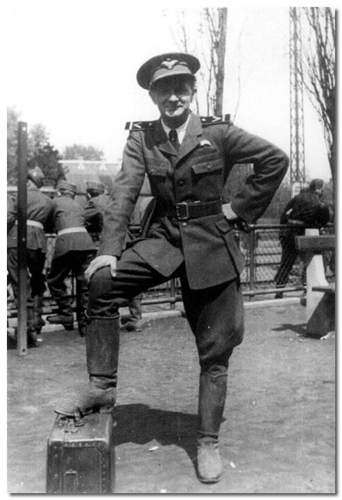 Hamvas Béla fiatalkori katonai képe