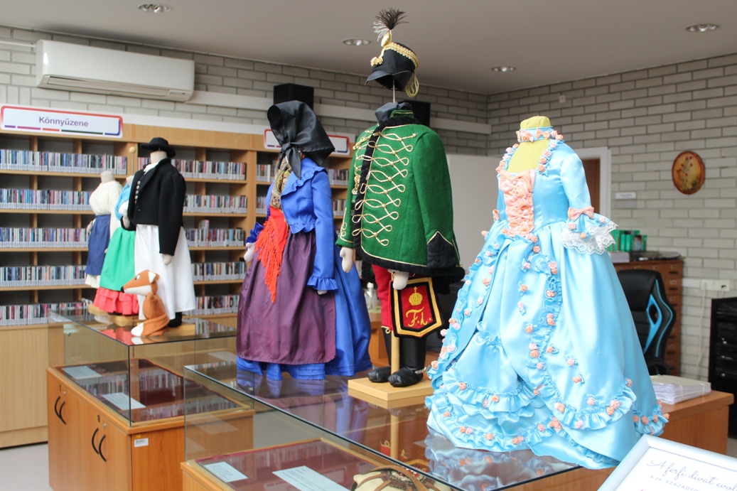 Ruha-tár - Interaktív kiállítás a könyvtárban