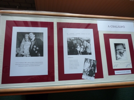 A kiállítás képei a könyvtárban