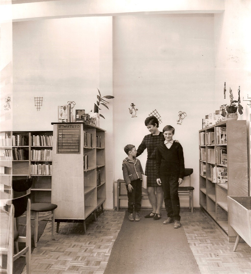 A Művelődési Központban működő Gyermekkönyvtár Üveges Vera gyermekkönyvtárossal  (1968-1969)