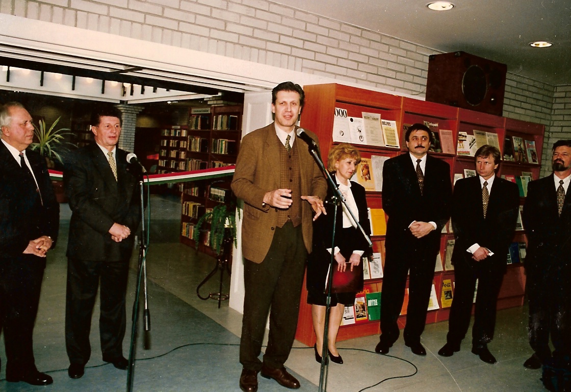 A Városi Könyvtár épületének átadási ünnepsége(1998)
