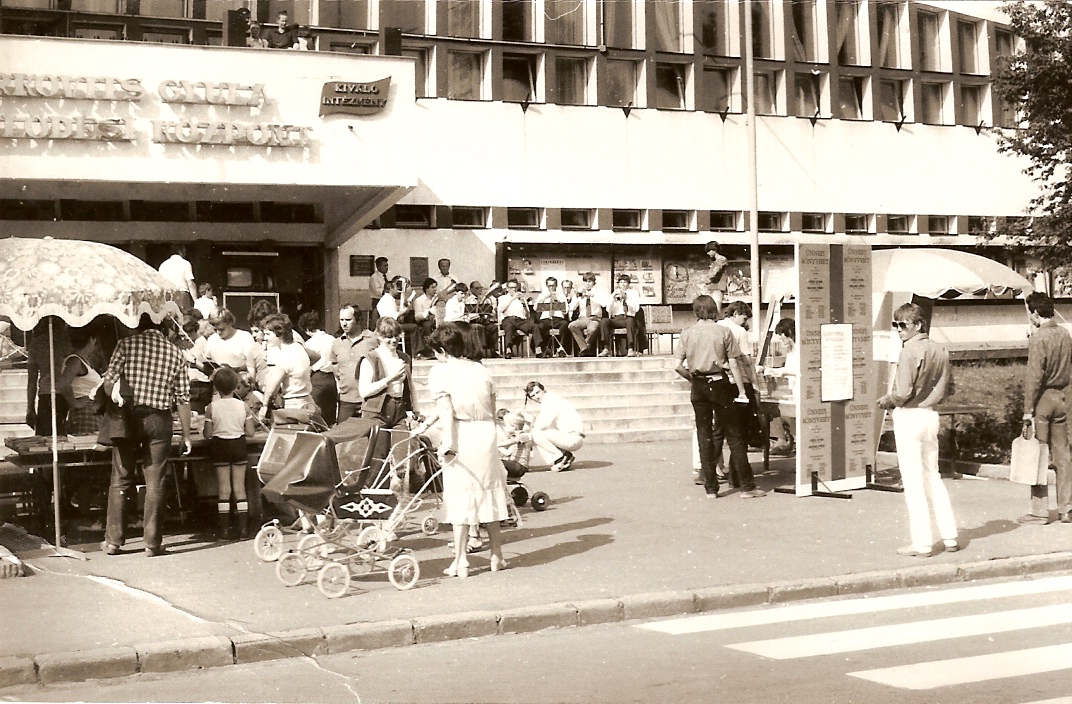 Ünnepi Könyvhét a Derkovits előtt (1983)